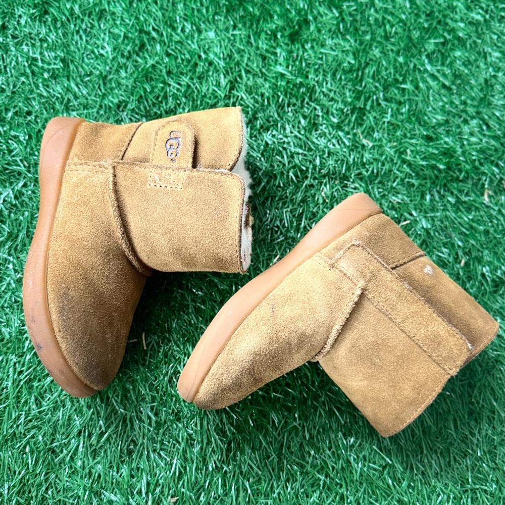 UGG Keelan II Boot
Chestnut (Toddler)‎ Size 7 - Picture 3 of 9